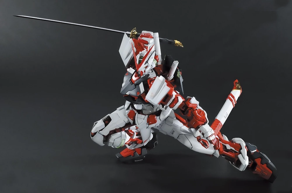 Bandai: PG Astray Red Frame Gundam – Mobile Suit Gundam SEED Astray (1/60)