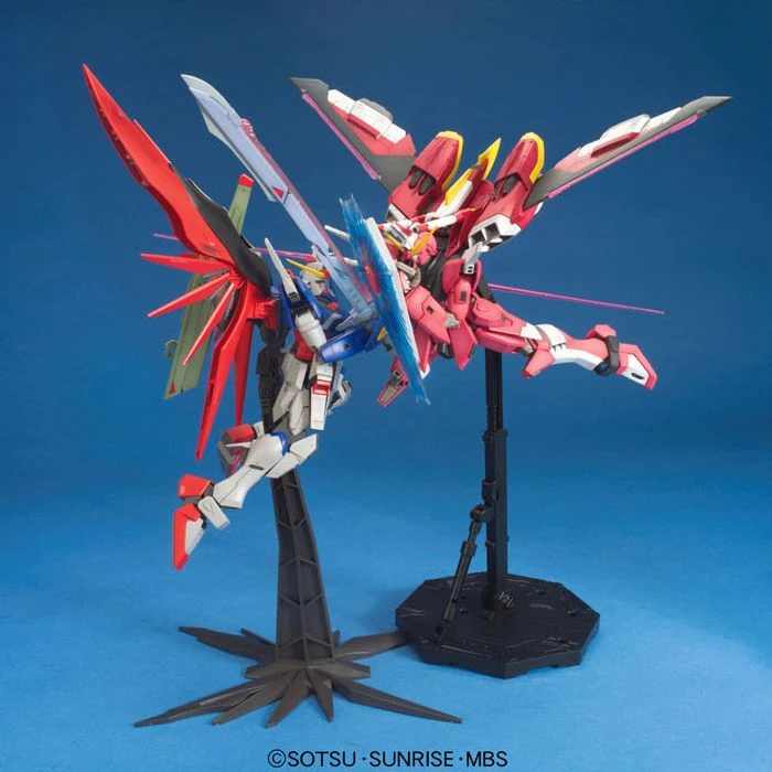 Bandai: MG Infinite Justice Gundam - Mobile Suit Gundam SEED Destiny (1/100)