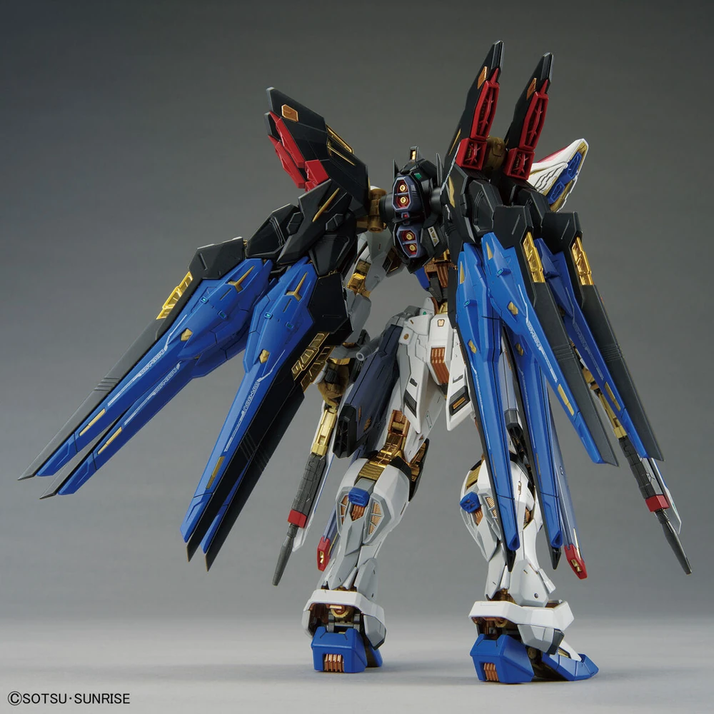 Bandai: MG Strike Freedom - Mobile Suit Gundam SEED Destiny (1/100)