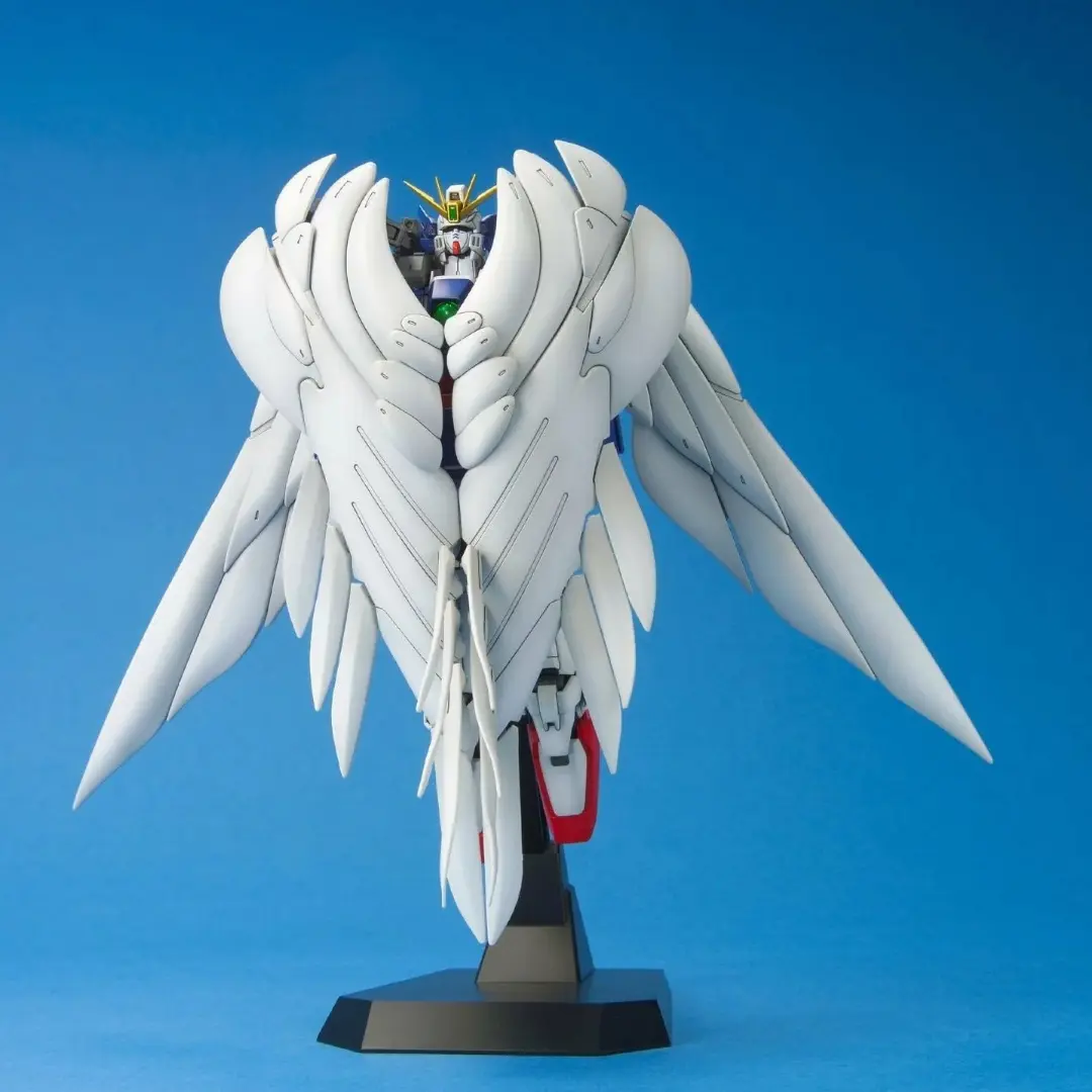 Bandai | MG Wing Gundam Zero Custom | Mobile Suit Gundam Wing: Endless Waltz (1/100)