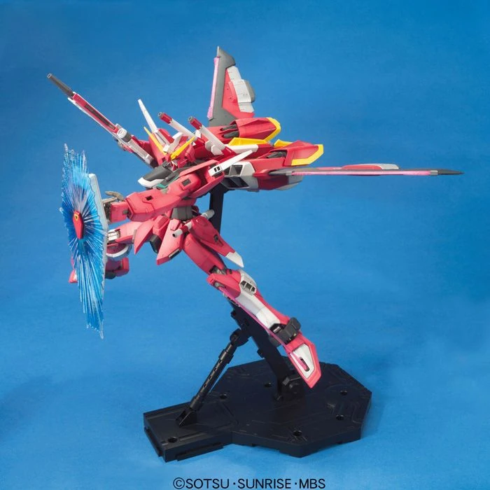 Bandai: MG Infinite Justice Gundam - Mobile Suit Gundam SEED Destiny (1/100)