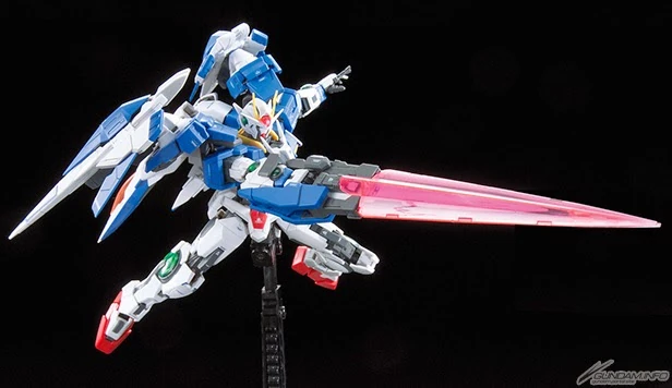Bandai: RG GN-0000+GNR-010 00 Raiser – Mobile Suit Gundam 00 (1/144)