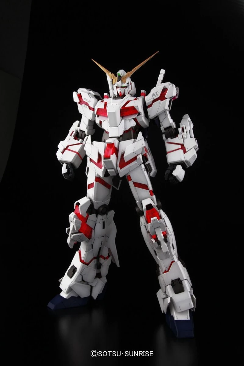 Bandai: PG Unicorn RX-0 Gundam – Mobile Suit Gundam Unicorn (1/60)