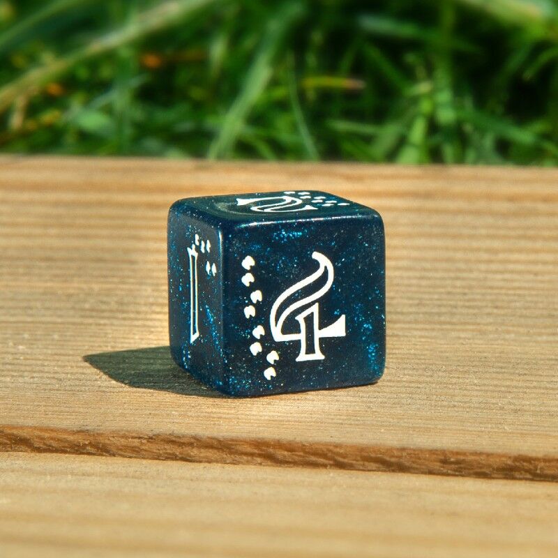 Q Workshop | Glittering Dark Blue & White | Shimmering Llama Dice Set