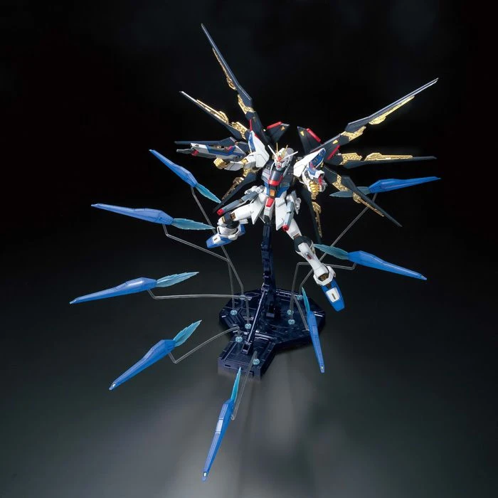 Bandai: MG Strike Freedom Gundam Full Burst Mode - Mobile Suit Gundam SEED Destiny (1/100)