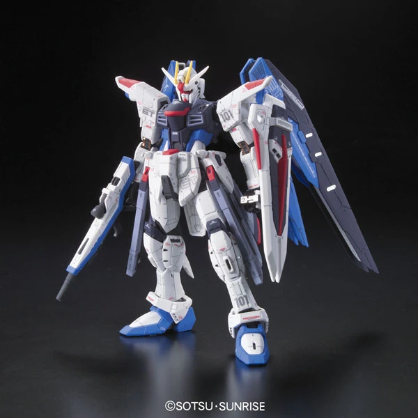 Bandai: RG ZGMF-X10A Freedom Gundam – Mobile Suit Gundam SEED (1/144)