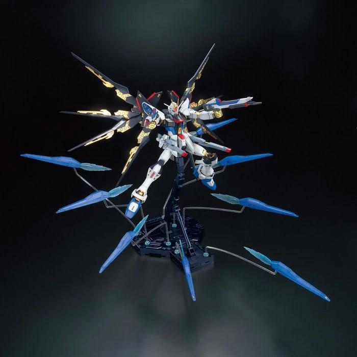Bandai: MG Strike Freedom Gundam Full Burst Mode - Mobile Suit Gundam SEED Destiny (1/100)