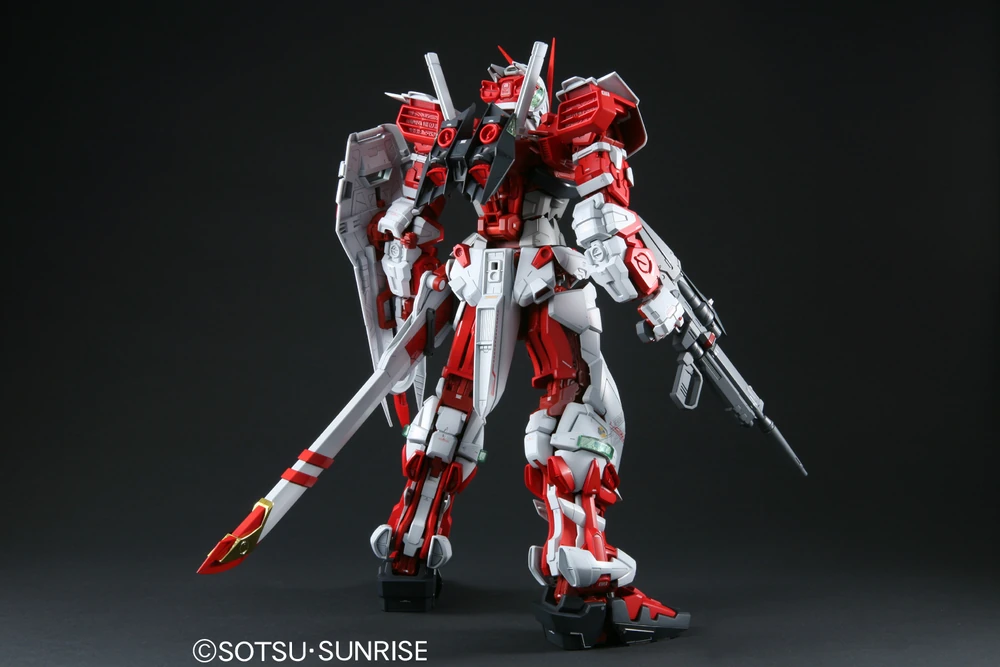 Bandai: PG Astray Red Frame Gundam – Mobile Suit Gundam SEED Astray (1/60)