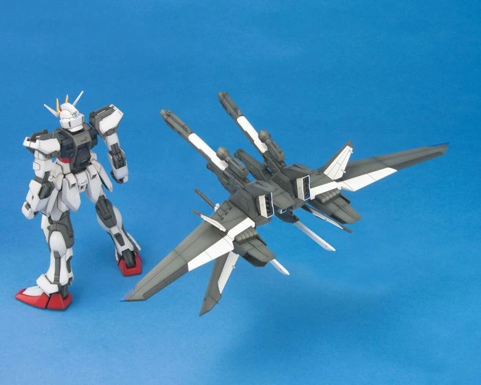 Bandai | MG Strike Gundam + I.W.S.P. | Mobile Suit Gundam SEED Destiny (1/100)