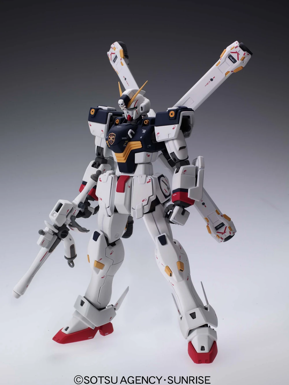 Bandai: MG Gundam Crossbone X-1 - Mobile Suit Crossbone Gundam (1/100)