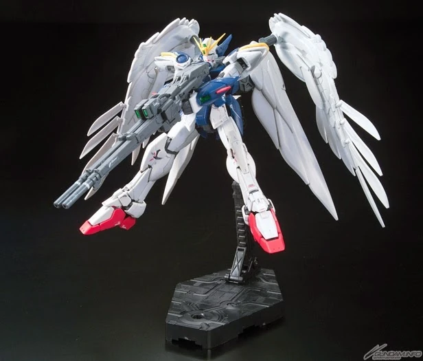Bandai: RG Wing Gundam Zero Custom – New Mobile Report Gundam Wing: Endless Waltz (1/144)