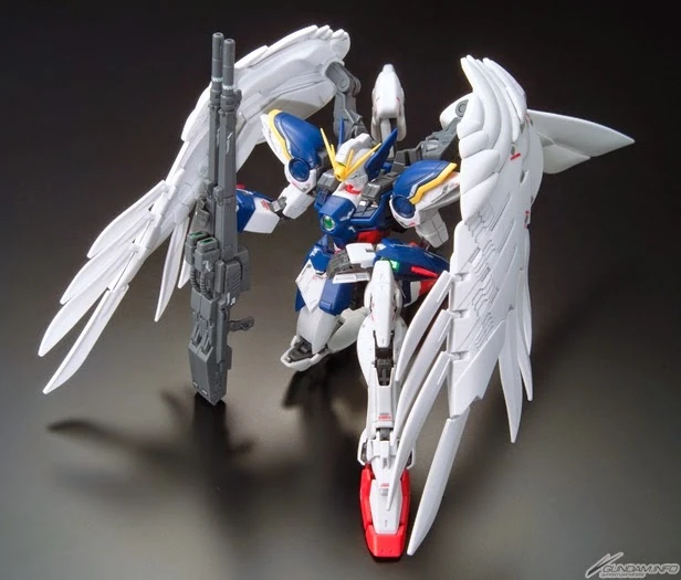 Bandai: RG Wing Gundam Zero Custom – New Mobile Report Gundam Wing: Endless Waltz (1/144)