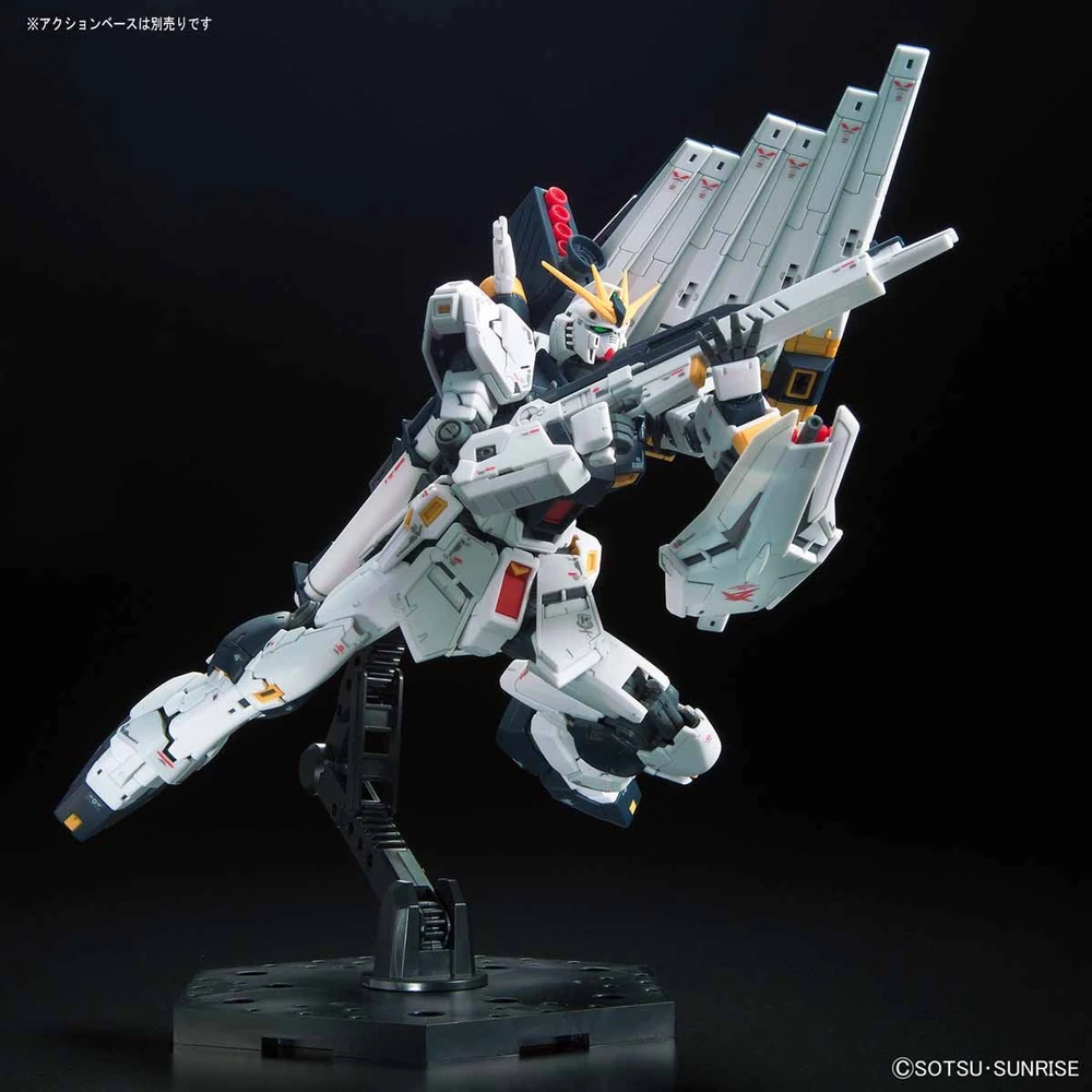 Bandai: RG Nu Gundam – Mobile Suit Gundam: Char's Counterattack (1/144)