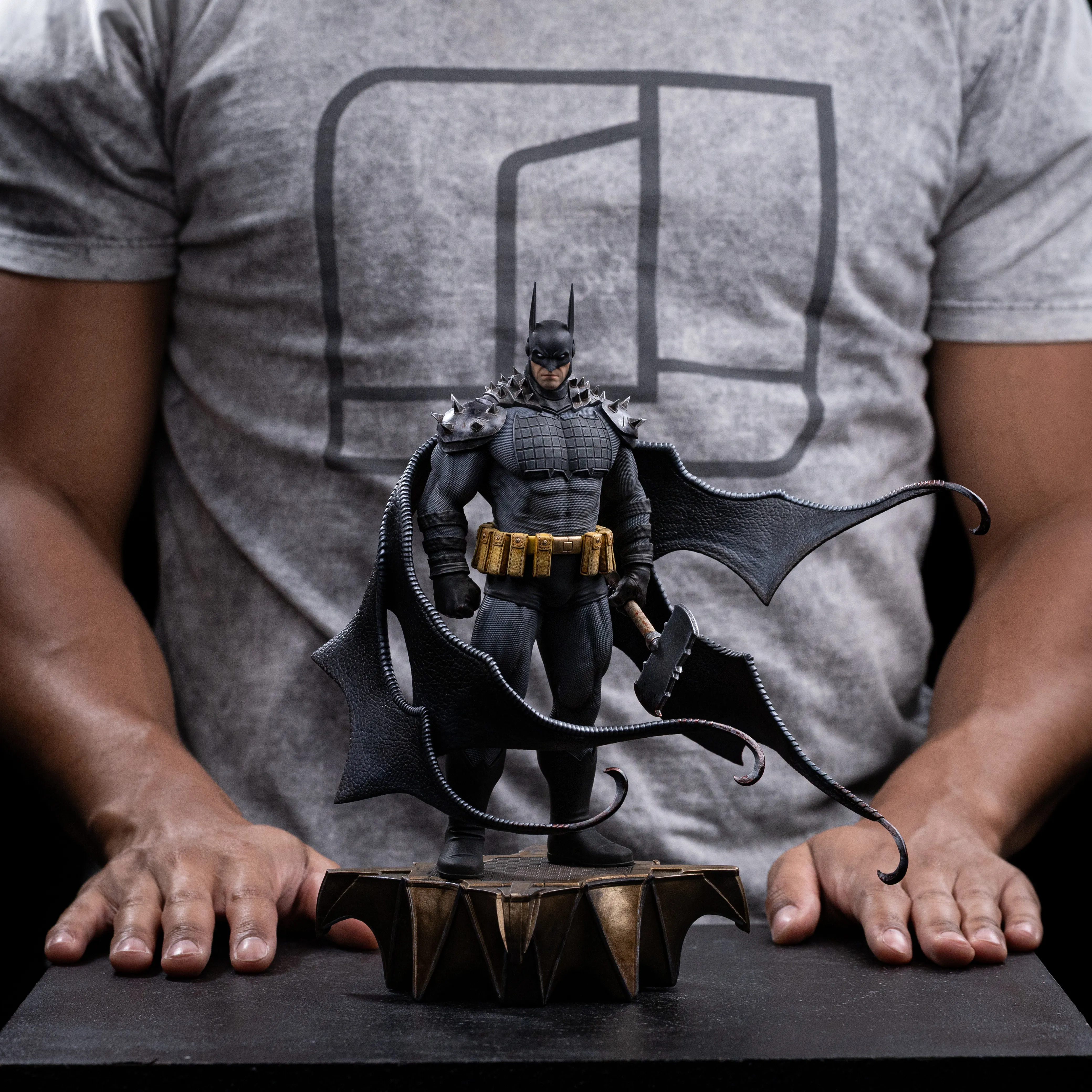 Iron Studios: Batman Absolute - DC Comics Art Scale 1/10