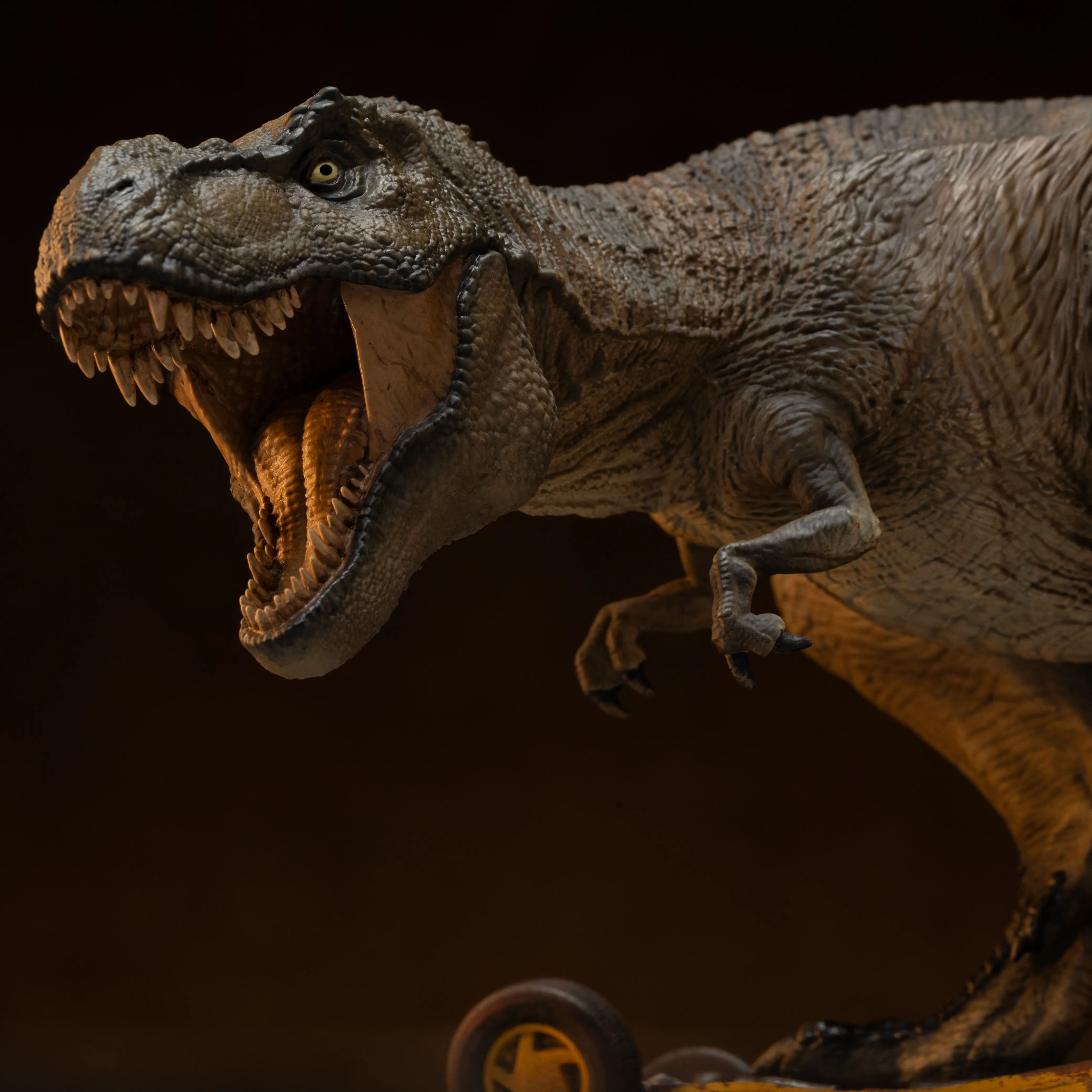 Iron Studios | T-Rex Attack | Jurassic Park Icons Statue