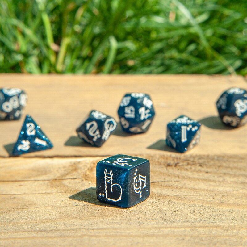 Q Workshop | Glittering Dark Blue & White | Shimmering Llama Dice Set