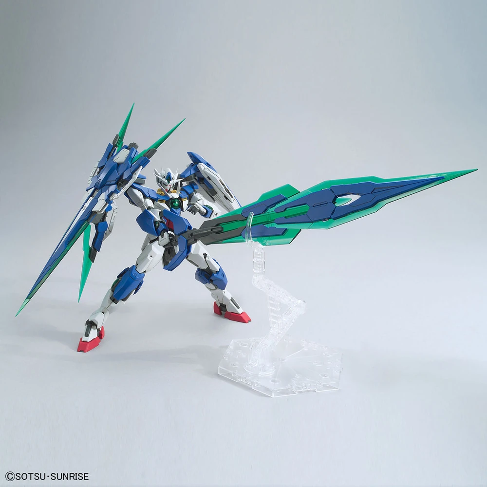 Bandai: MG Gundam 00 Qant Full Saber - Gundam 00 (1/100)