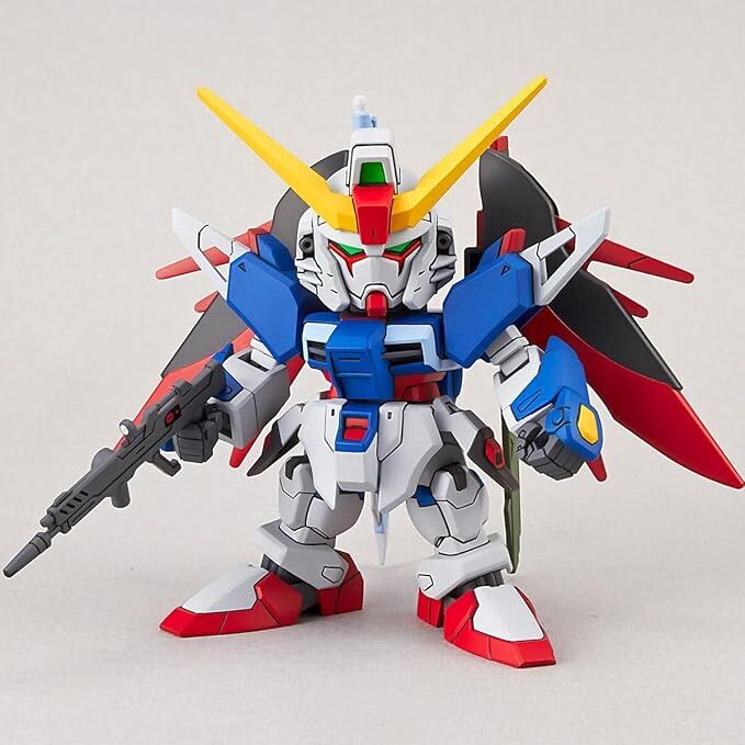 Bandai: SD Gundam Destiny ES Standard 009 – Mobile Suit Gundam SEED (8cm)