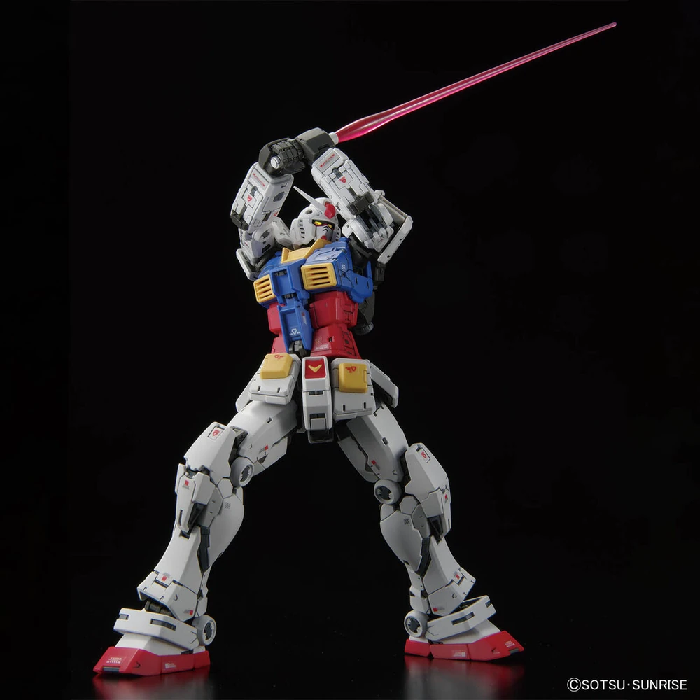 Bandai: RG RX-78-2 Gundam Ver.2.0 - Mobile Suit Gundam (1/144)
