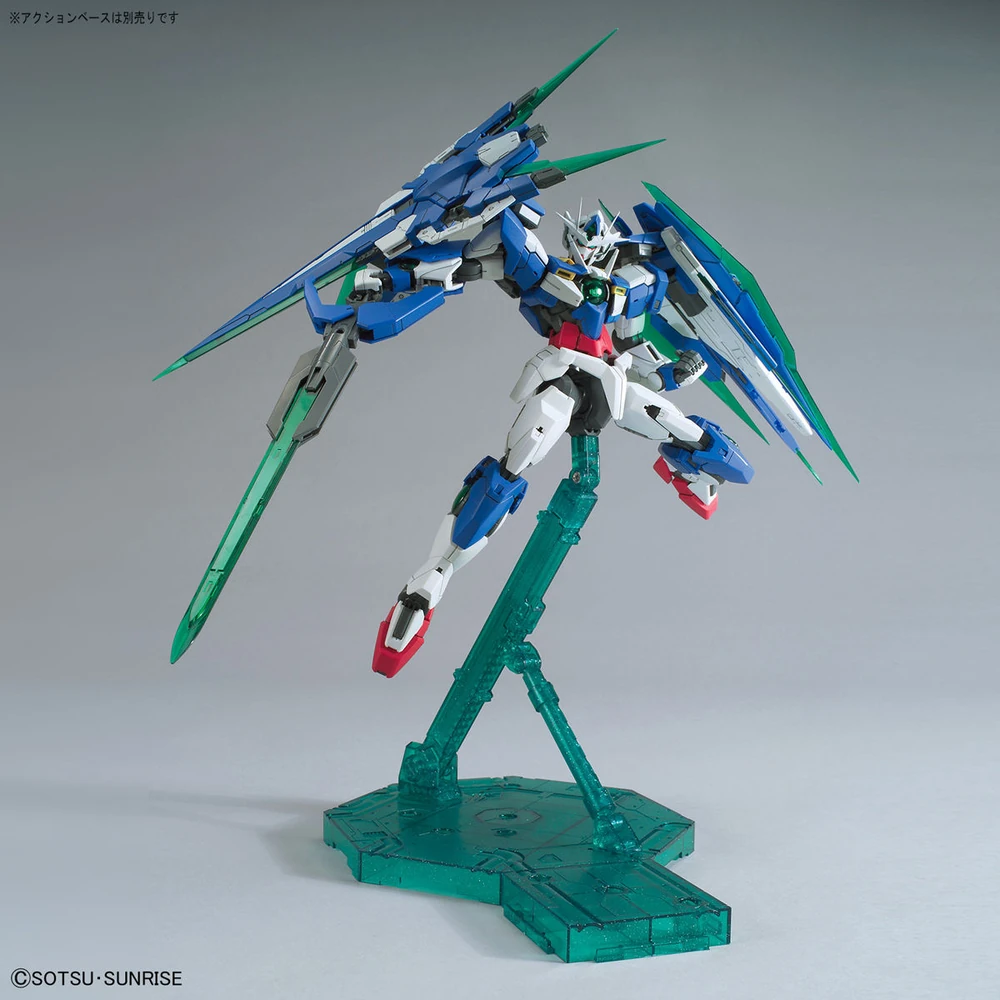 Bandai: MG Gundam 00 Qant Full Saber - Gundam 00 (1/100)