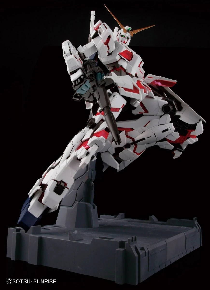 Bandai: PG Unicorn RX-0 Gundam – Mobile Suit Gundam Unicorn (1/60)