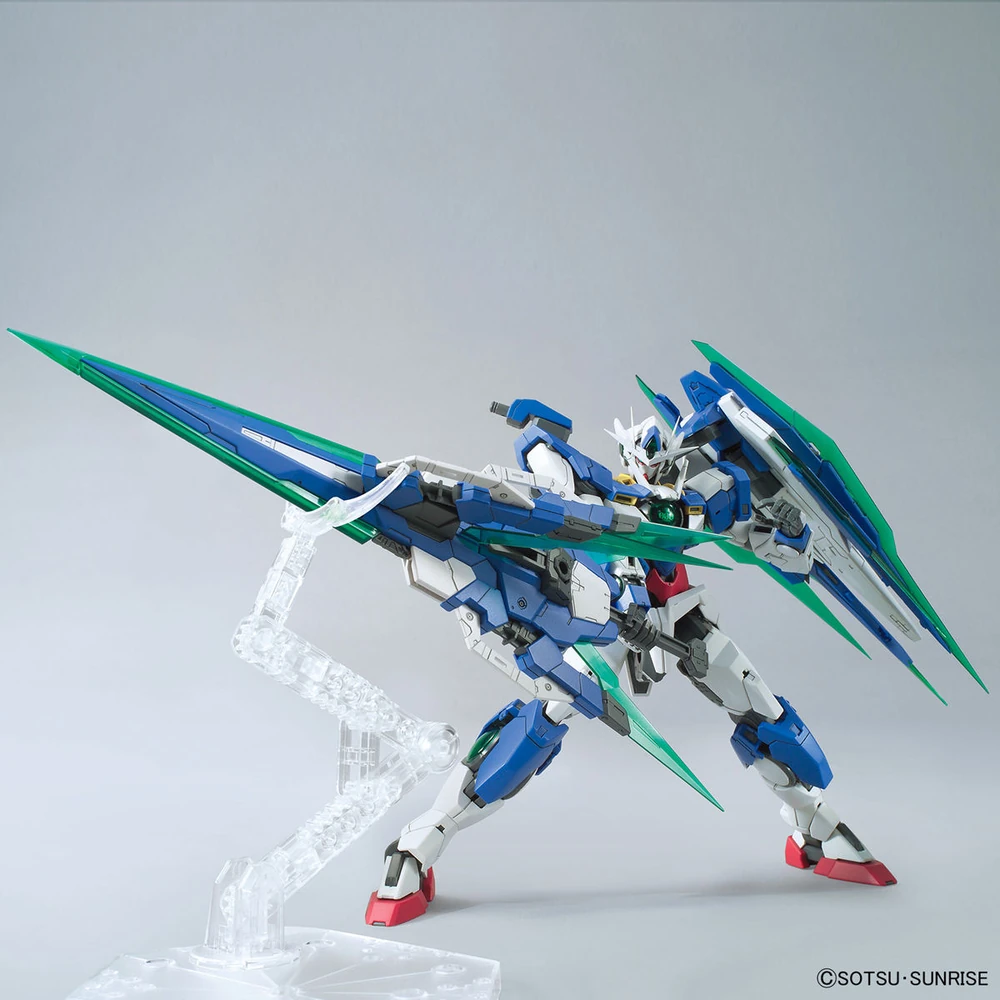 Bandai: MG Gundam 00 Qant Full Saber - Gundam 00 (1/100)