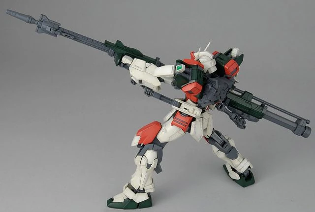 Bandai: MG Gundam Buster - Mobile Suit Gundam (1/100)