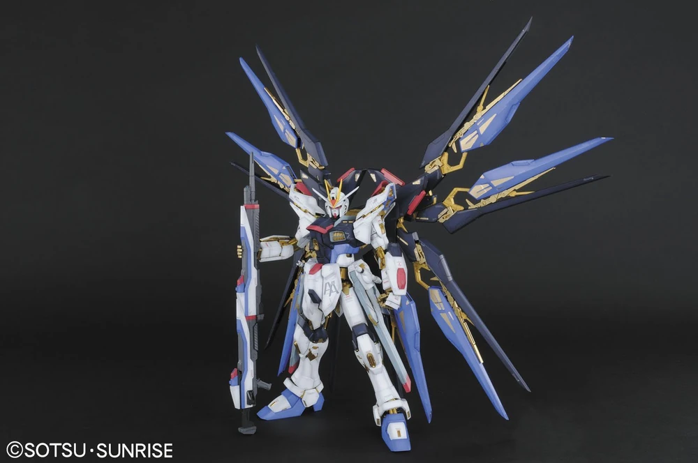 Bandai: PG Gundam Strike Freedom – Mobile Suit Gundam SEED Destiny (1/60)