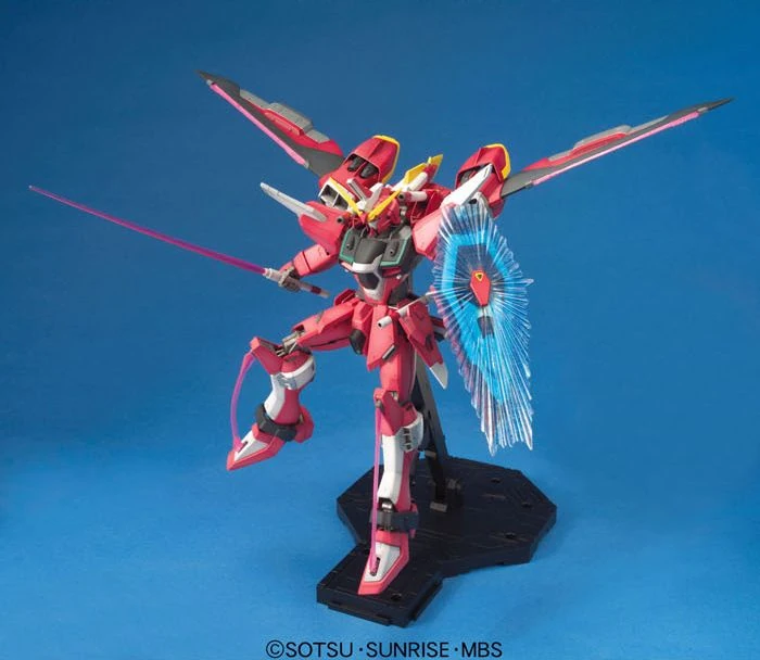 Bandai: MG Infinite Justice Gundam - Mobile Suit Gundam SEED Destiny (1/100)