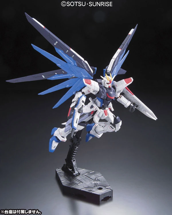 Bandai: RG ZGMF-X20A Strike Freedom Gundam – Mobile Suit Gundam SEED (1/144)