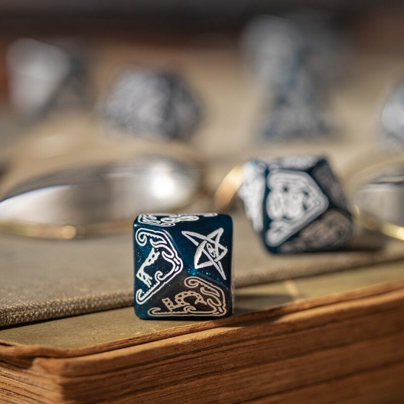 Q Workshop | Abyssal & White | Call Of Cthulhu Dice Set