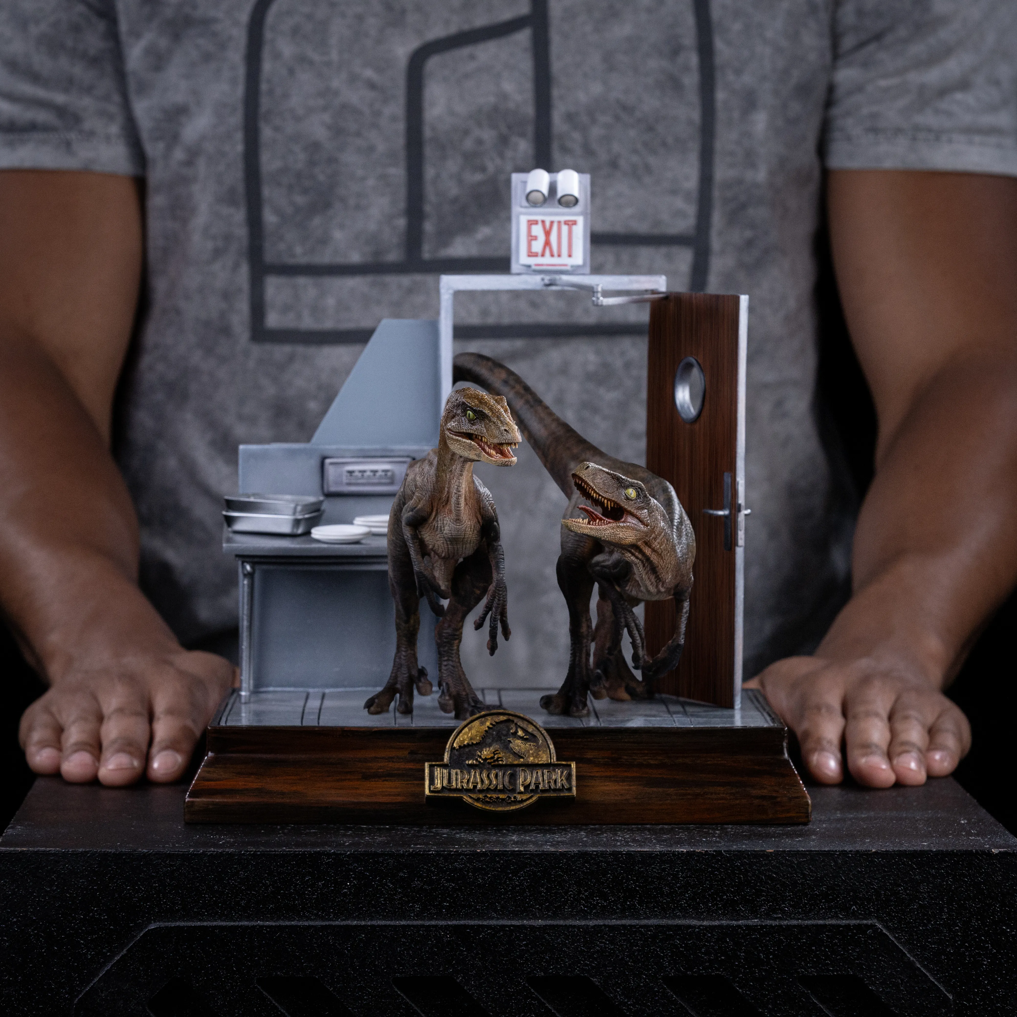 Iron Studios: Raptors at the Kitchen´s Door - Jurassic Park Art Scale 1/10