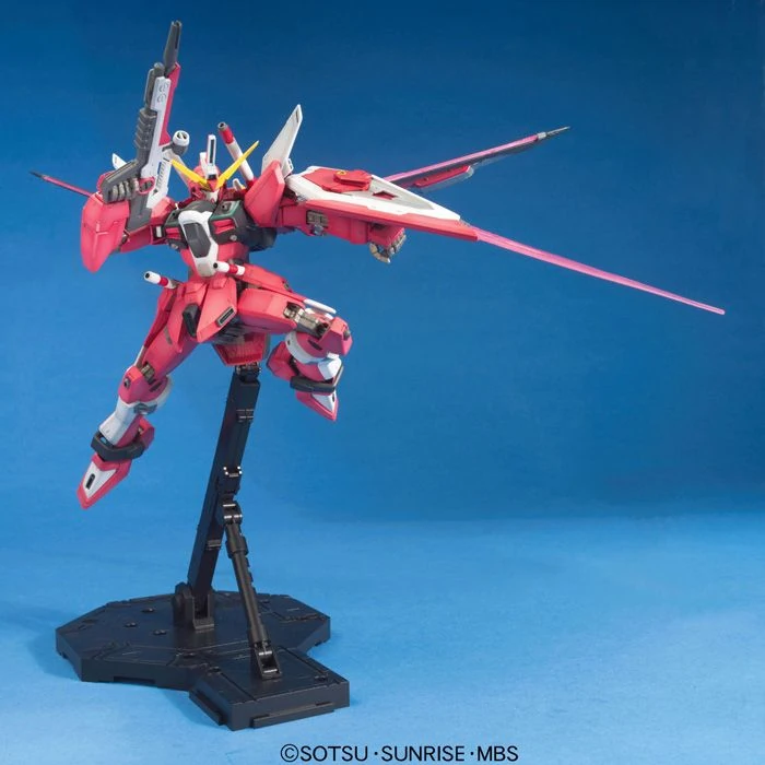 Bandai: MG Infinite Justice Gundam - Mobile Suit Gundam SEED Destiny (1/100)