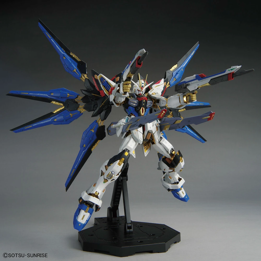 Bandai: MG Strike Freedom - Mobile Suit Gundam SEED Destiny (1/100)