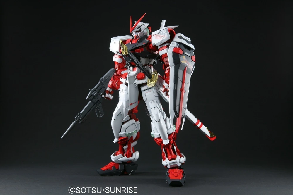 Bandai: PG Astray Red Frame Gundam – Mobile Suit Gundam SEED Astray (1/60)