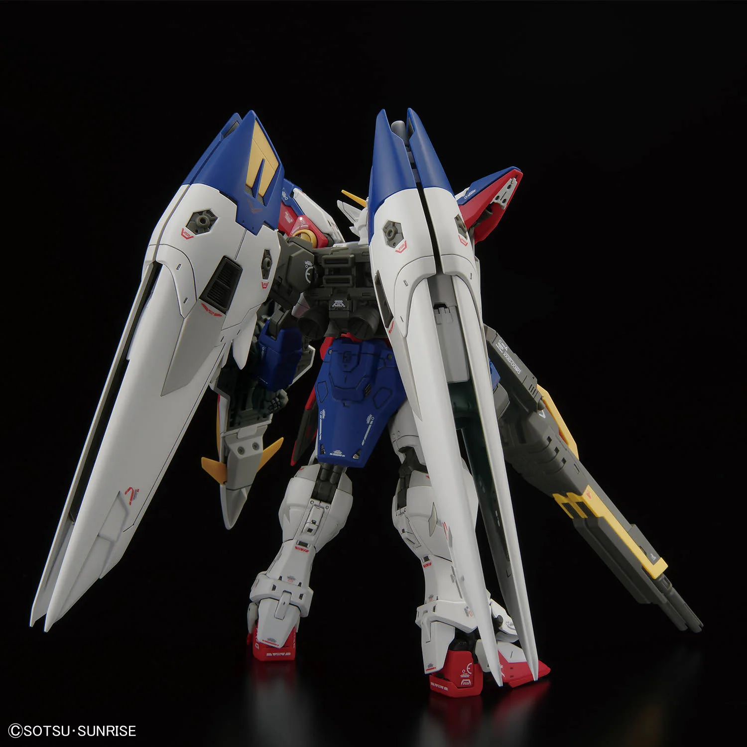 Bandai | RG XXXG-00W0 Wing Gundam Zero | New Mobile Report Gundam Wing (1/144)