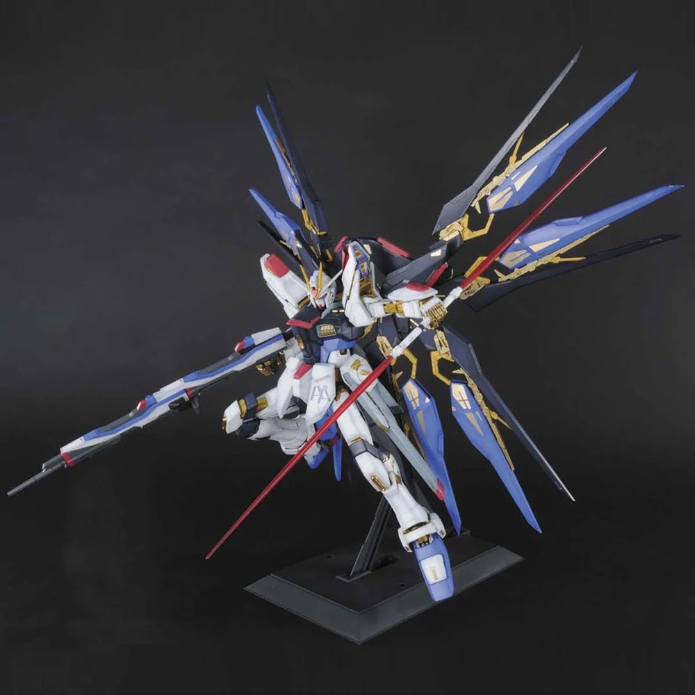 Bandai: PG Gundam Strike Freedom – Mobile Suit Gundam SEED Destiny (1/60)