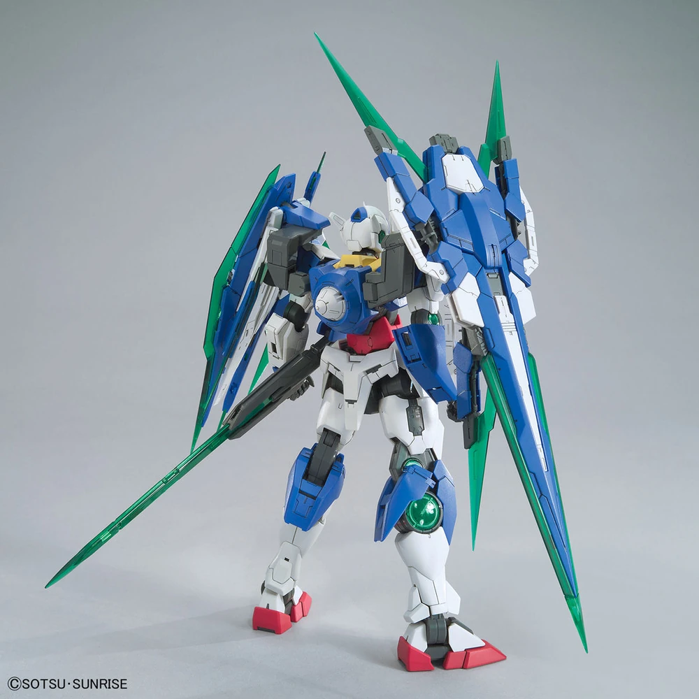 Bandai: MG Gundam 00 Qant Full Saber - Gundam 00 (1/100)