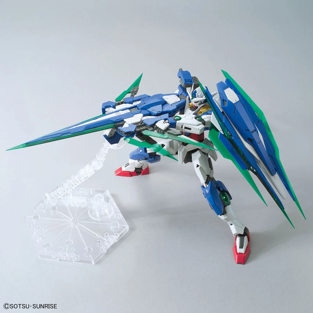 Bandai: MG Gundam 00 Qant Full Saber - Gundam 00 (1/100)