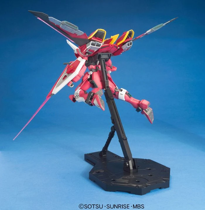 Bandai: MG Infinite Justice Gundam - Mobile Suit Gundam SEED Destiny (1/100)