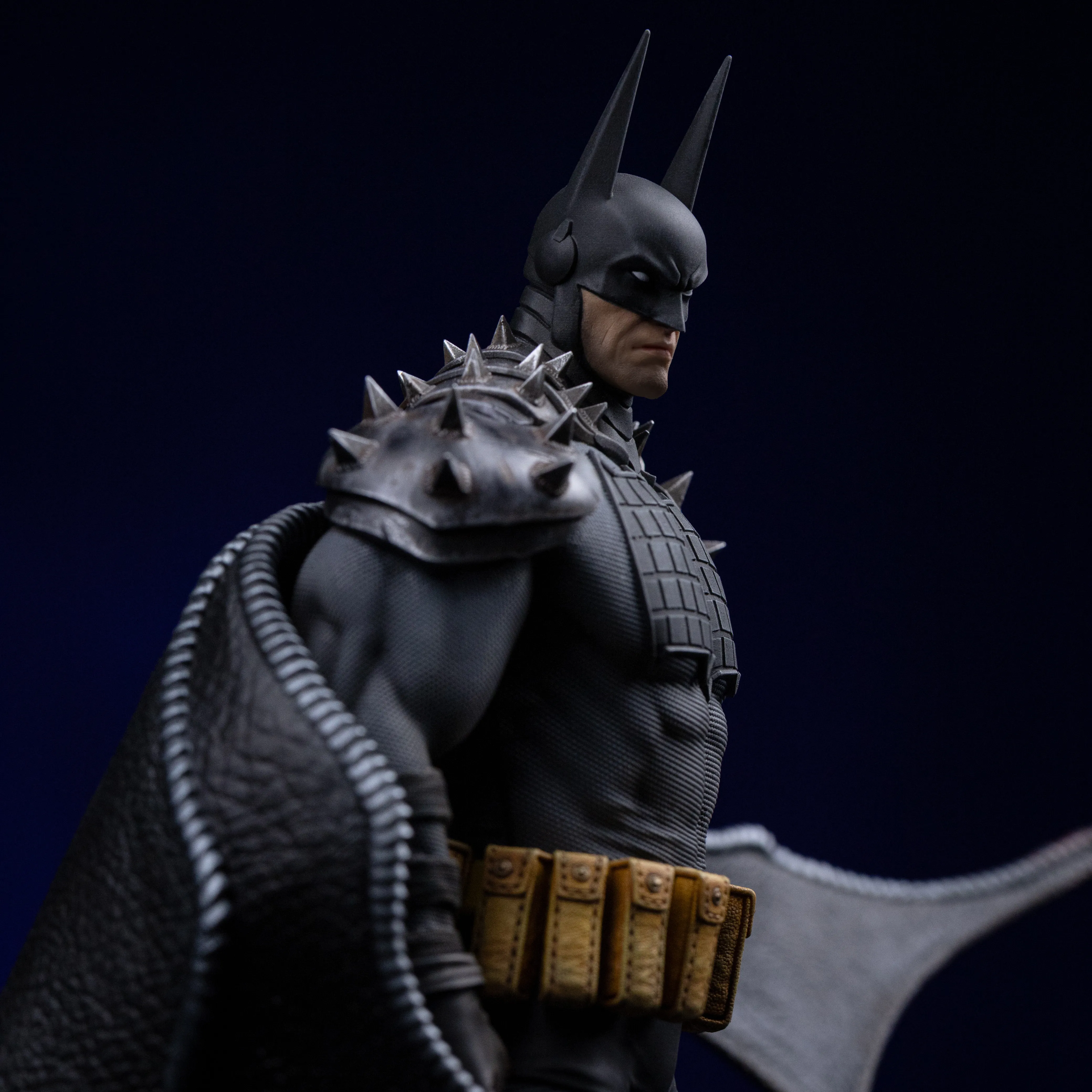Iron Studios: Batman Absolute - DC Comics Art Scale 1/10