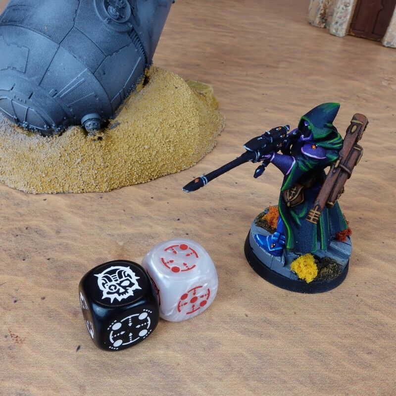 Q Workshop | Black & Pearl | Crosshairs Compact D6