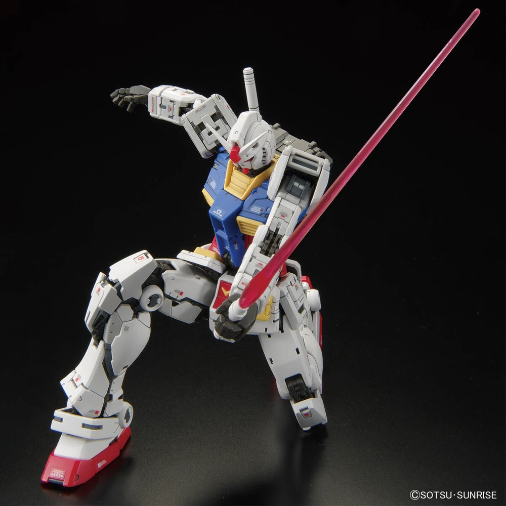 Bandai: RG RX-78-2 Gundam Ver.2.0 - Mobile Suit Gundam (1/144)