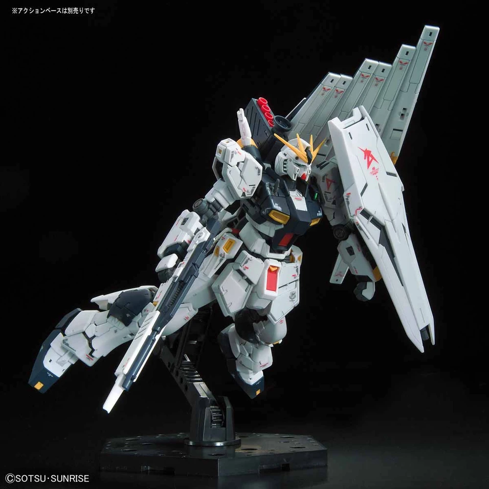 Bandai: RG Nu Gundam – Mobile Suit Gundam: Char's Counterattack (1/144)