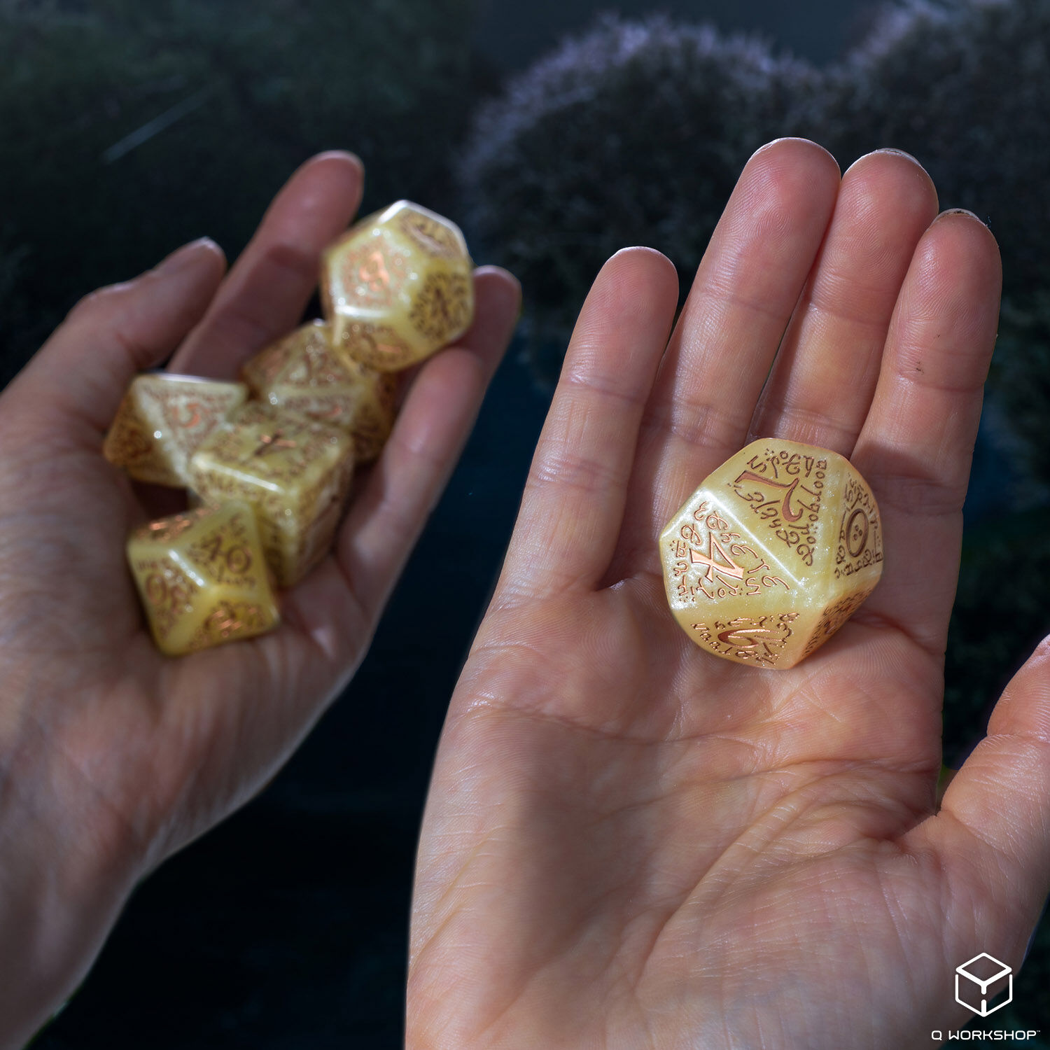 Q Workshop | Elvish Shimmering Beige & Copper | Jumbo Dice Set
