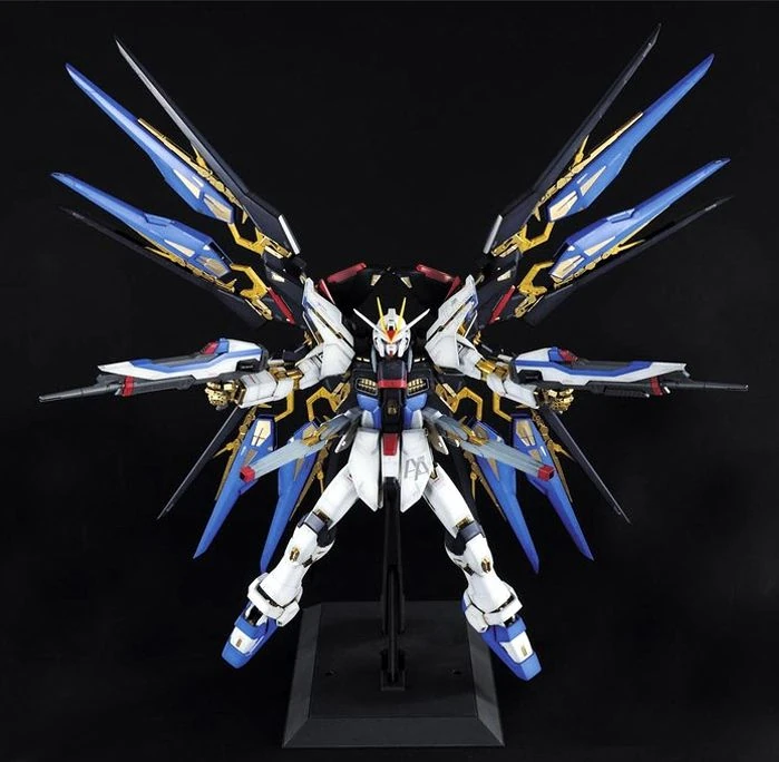 Bandai: PG Gundam Strike Freedom – Mobile Suit Gundam SEED Destiny (1/60)